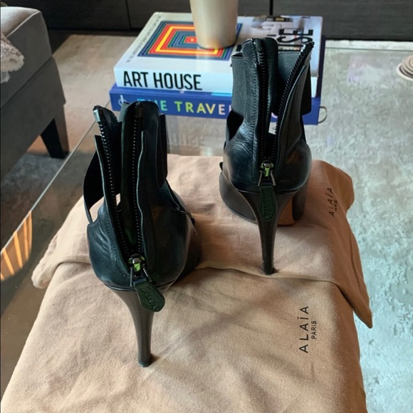 Heels - Picture 3 of 4